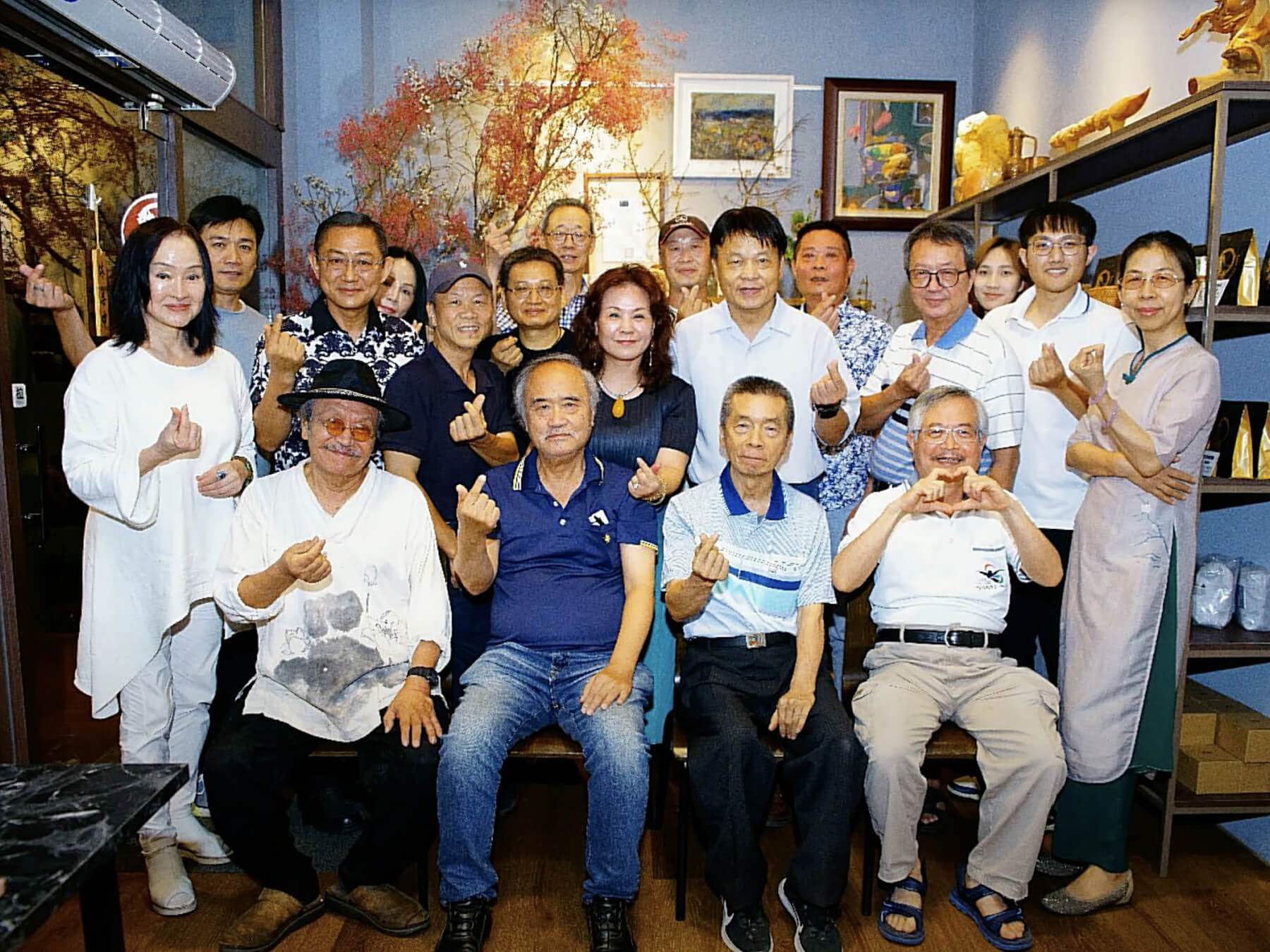 與會藝術家、成員合照。