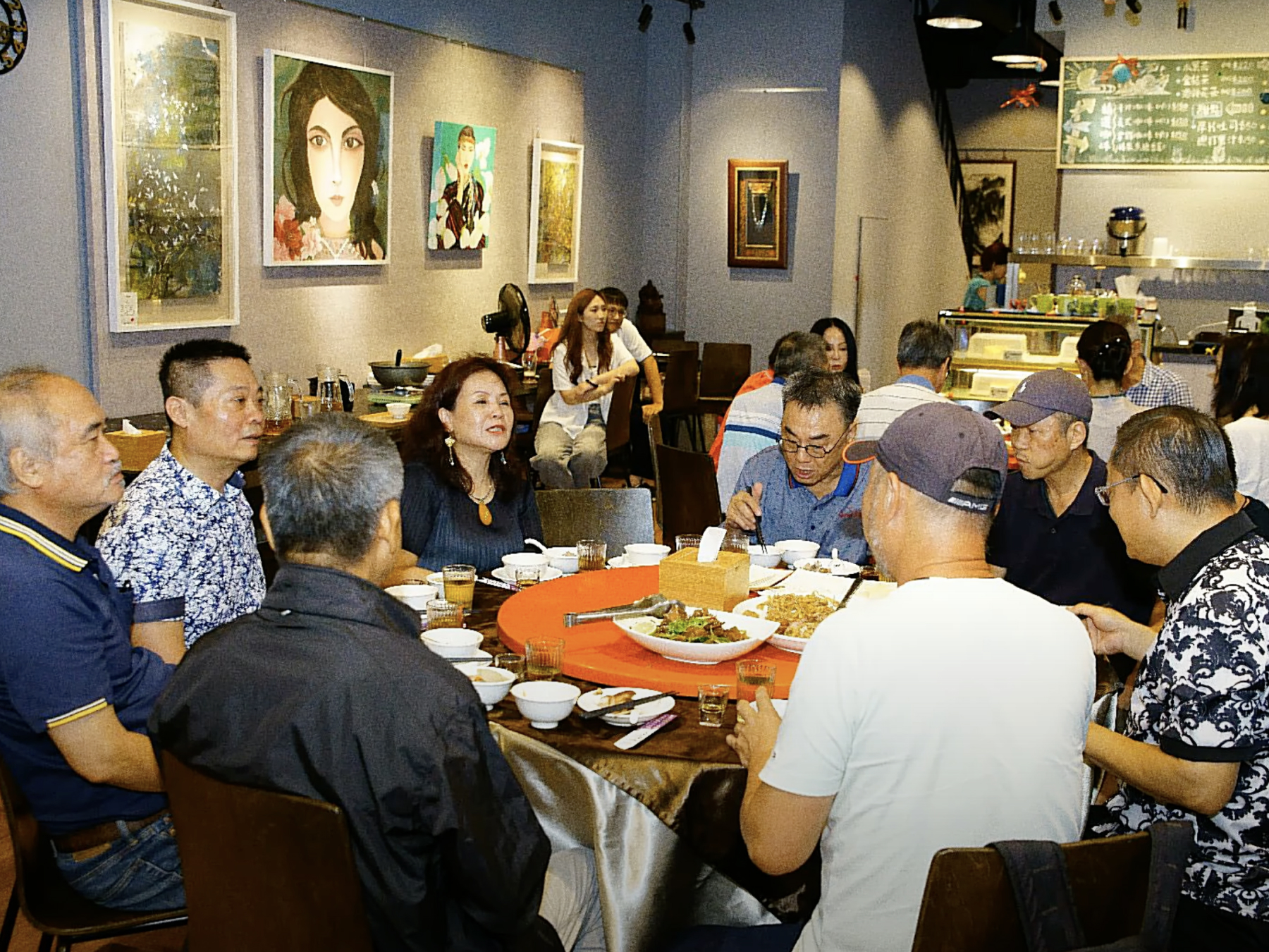 很榮幸 藝術家-蕭世瓊 也參與了此次聚會。