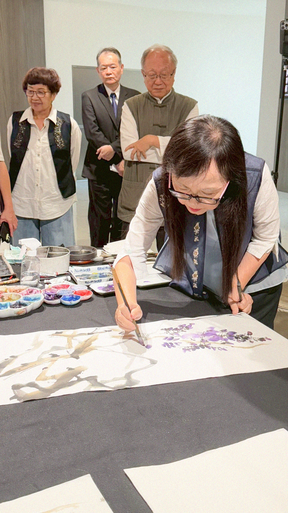 袁之靜老師 現場揮毫。