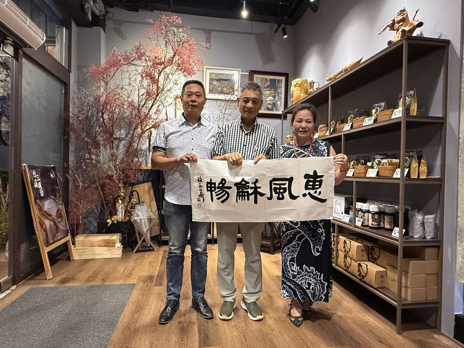 藝術家-施永華 現場揮毫作品。