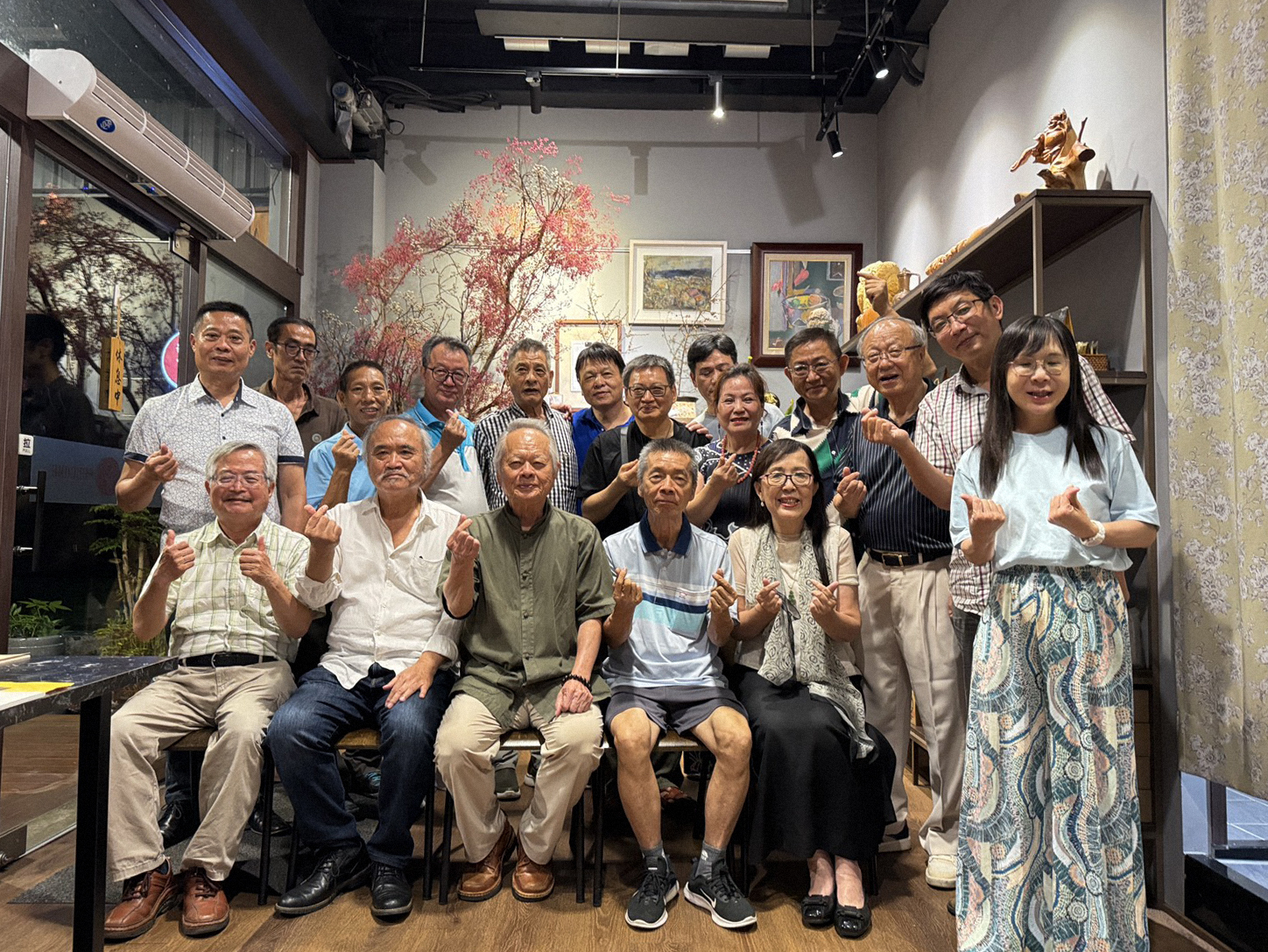 晴美方圓文化藝術基金會 9 月藝術交流聚會登場。 邀請四位畫家現場揮毫， 在餐敘與對話間，體驗創作的真實與感動。