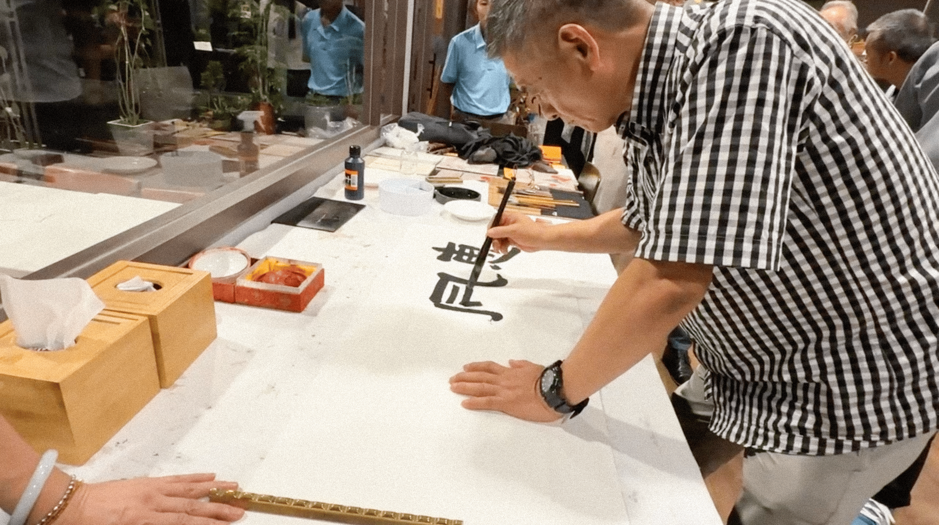 藝術家-施永華 現場揮毫紀錄。