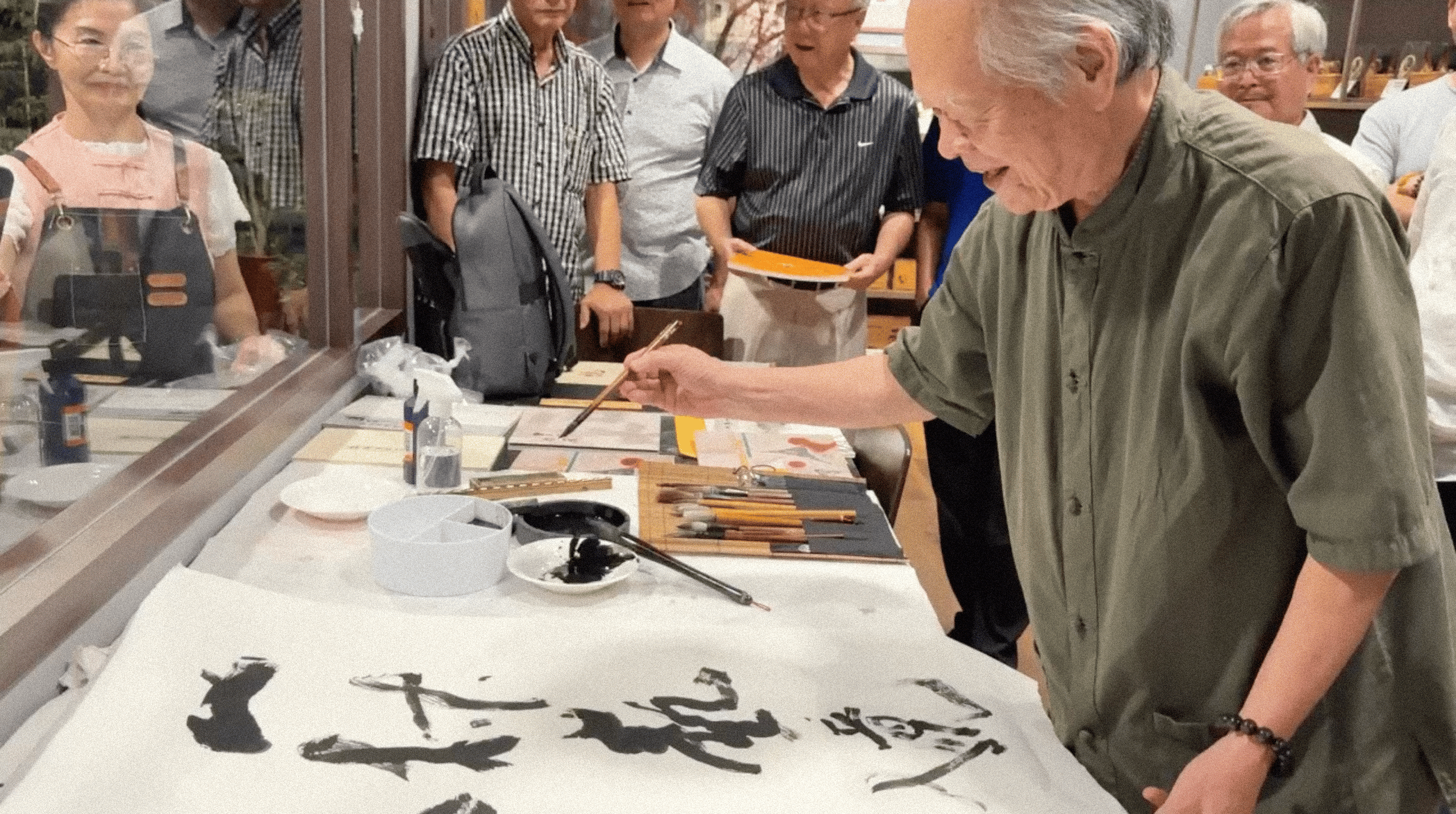 藝術家-蔡友 現場揮毫紀錄。